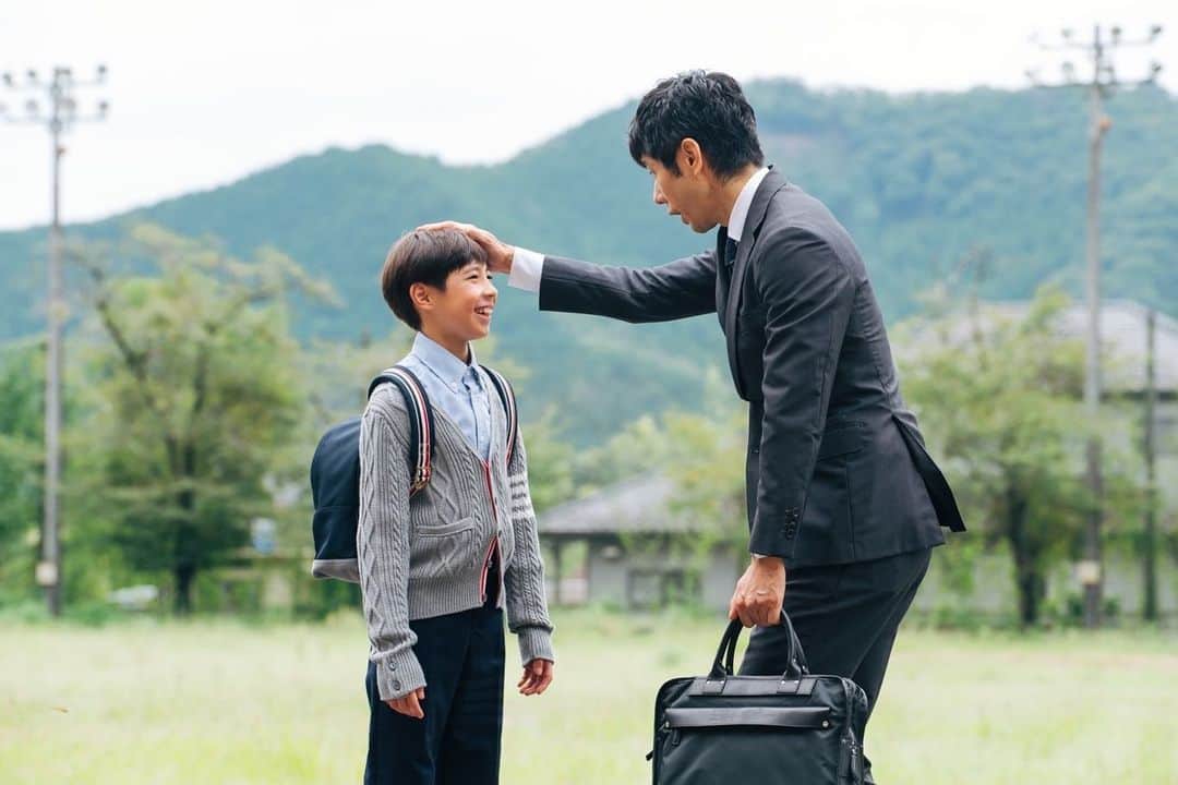 ユニコーンに乗ってさんのインスタグラム写真 - (ユニコーンに乗ってInstagram)「. ／ 最終回場面＆メイキング写真集①🎞 ＼  最終回前にはネタバレになってしまうので あげたくてもあげられなかった 10話の幸せ＆にぎやか写真たち🤗✨  最終回はTVer、1-9話はParaviでチェックしてくださいね🌈  #ユニコーンに乗って #火曜ドラマ  #西島秀俊 #杉野遥亮 #前原滉  #石川恋 #青山テルマ #寺嶋眞秀 #広末涼子」9月7日 16時43分 - unicorn_tbs
