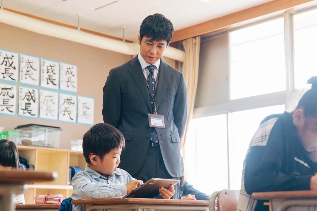 ユニコーンに乗ってさんのインスタグラム写真 - (ユニコーンに乗ってInstagram)「. ／ 最終回場面＆メイキング写真集①🎞 ＼  最終回前にはネタバレになってしまうので あげたくてもあげられなかった 10話の幸せ＆にぎやか写真たち🤗✨  最終回はTVer、1-9話はParaviでチェックしてくださいね🌈  #ユニコーンに乗って #火曜ドラマ  #西島秀俊 #杉野遥亮 #前原滉  #石川恋 #青山テルマ #寺嶋眞秀 #広末涼子」9月7日 16時43分 - unicorn_tbs