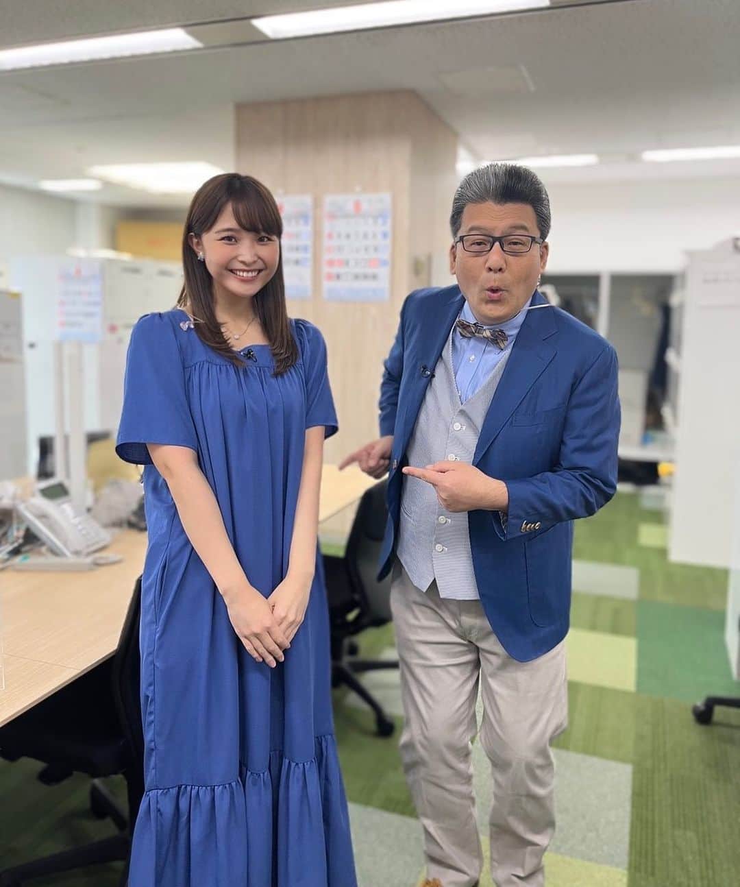 渡邊渚のインスタグラム：「木曜日は軽部さんと一緒。 先日、同じ青色の服で、シミラールックに😊 明日はかぶるかな、どうかな〜  #なぎさブルー #偶然の#シミラールック #めざましテレビ」
