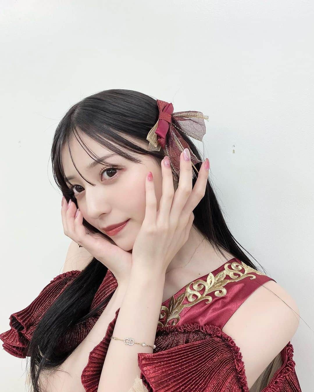 吉井美優のインスタグラム：「. 26時のマスカレイド 最後の楽曲 「未来へのハーモニー」 YouTubeにてMV公開されました 色んなものを噛み締めて 沢山見て、聴いて、感じて下さったら 嬉しいです ☾︎𖤐」