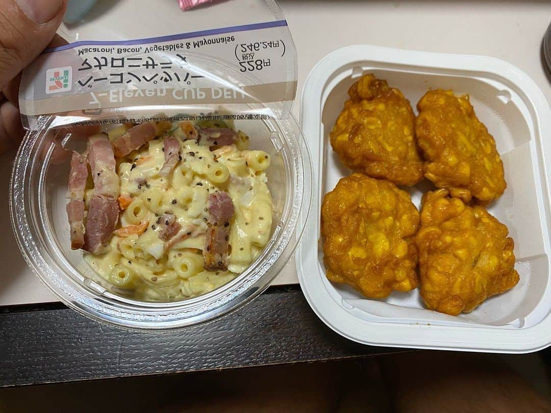 クロちゃんさんのインスタグラム写真 - (クロちゃんInstagram)「夜ご飯  マカロニサラダ とうもろこしかき揚げ  米は抜いてオカズだけに。」9月7日 20時16分 - kurochandesuwawa