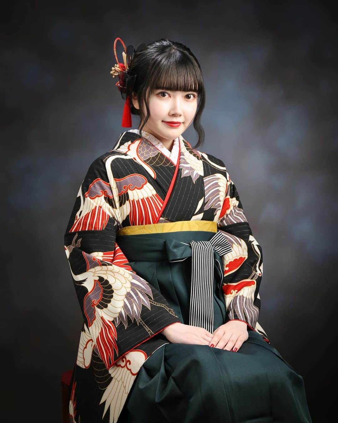 戸川栞那のインスタグラム：「本日9/7に誕生日を迎えました🎂 早速お祝いしてくださった皆さま、ありがとう〜(*´ー｀*)🌸  改めて両親に感謝の一日ですね〜👨🏻👩🏻 父と母のような素敵な人になりたいです、💐 ずっと目標！私もがんばろ☺️  載せるタイミングを失っていた袴の前撮り写真を添えて…✌🏻  #誕生日 #袴 #袴ヘア #袴ヘアアレンジ #袴女子 #和装 #和装ヘア #和装ヘアアレンジ #和装モデル #着物 #着物ヘア #着物ヘアアレンジ  #着物女子 #着物モデル #卒業袴 #卒業式袴 #hakama #kimono」