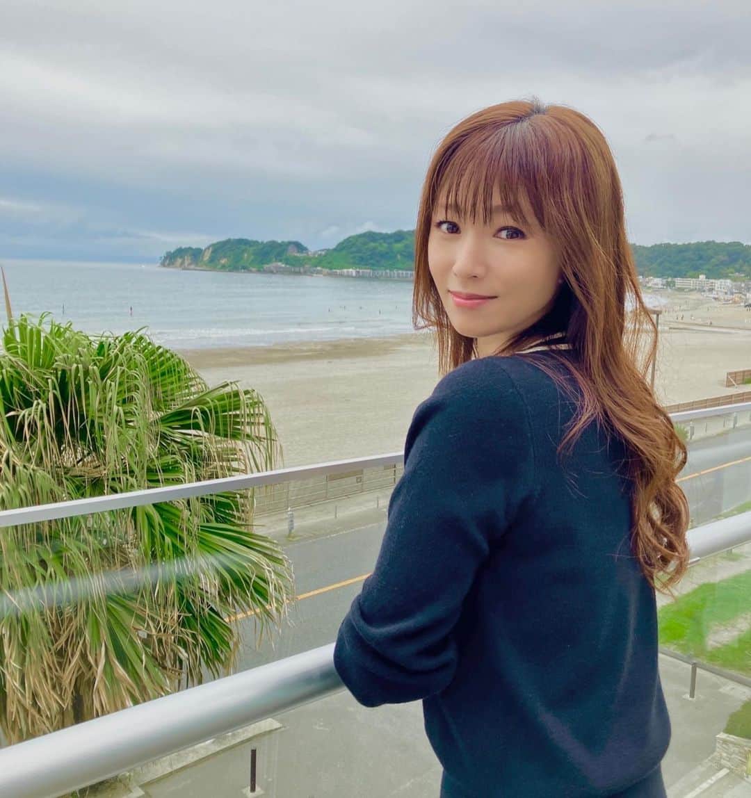 深田恭子のインスタグラム：「ご無沙汰しております💦もう夏も終わりに差し掛かっていますね🩴いかがお過ごしでしょうか⁉️先日、撮影で海に行く事が出来ました😍私にとって海は特別な場所で元気の源なのだと再確認できた日でした🥹💕サーフィンしている人達が羨ましかったぁ♥️ #皆様はどんな夏を過ごしましたか #まだまだ暑い日もあるみたいなのでお身体に気をつけなきゃですね」