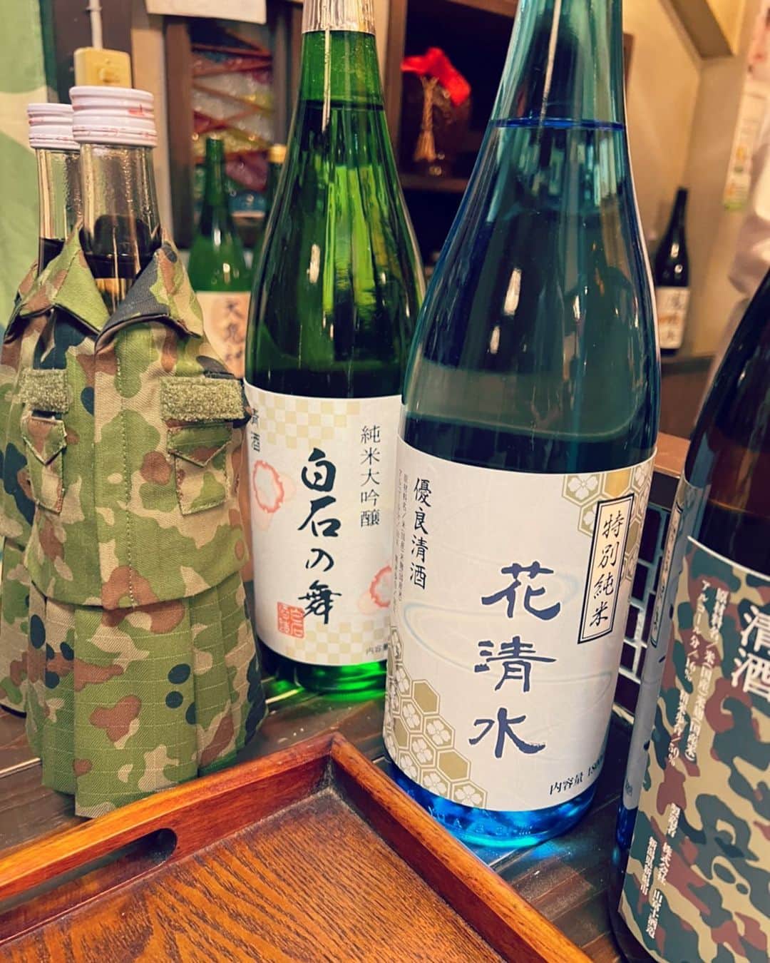 のインスタグラム：「テッパチ！第10話  居酒屋「ちゅうとん家」に飾ってあった 白石の舞💃  見つけた人いるかなぁ？  写真は、よしなりが撮ってくれました🕺 @sanohayato_milk  @teppachi_8_」