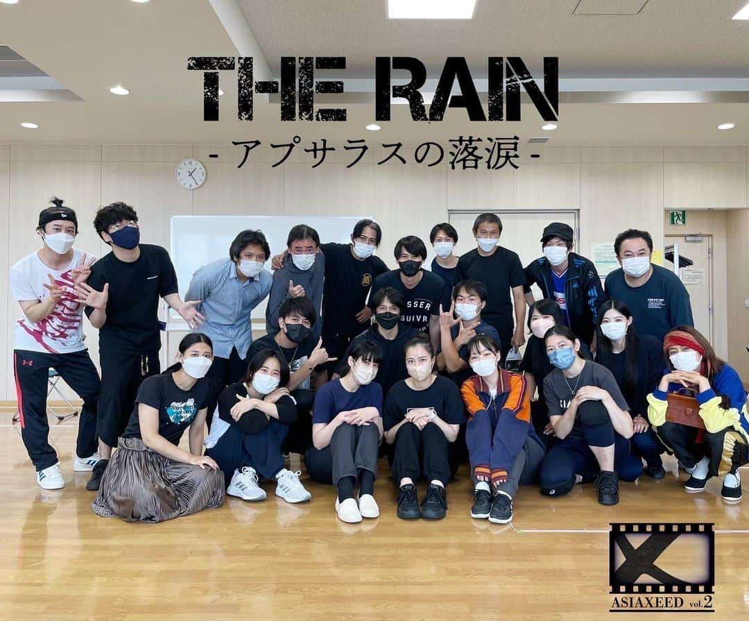 えのきさりなのインスタグラム：「. ついに明日、幕が上がります。 泣いても笑っても7公演で終わり  とにかく全員怪我なく 無事完走できることを祈るばかりです。 私個人的には 初主演で、かつ、今までやったことのない役回り（今後もなさそう笑） なので 沢山悩み考えてここまできました。 正直、全部の答えが出揃ったわけではないけど とにかく全力でぶつかってこようと思います。  そしてその姿を1人でも多くの人に届けたいです。 チケットまだまだ余裕ありますので 観に来ていただけると嬉しいです🙇‍♀️  ーーーーーーーーーーーーーーーーーーーーーーーーーーーーー  舞台『THE RAIN アプサラスの落涙』 2022年9月8日〜11日 武蔵野芸能劇場にて。  【チケット種別】 前売券・当日券 ：5,000円（税込） DVD付前売券　 ：8,500円（税込） Blu-ray付前売券：9,500円（税込） ※DVD・Blu-ray付前売券は今作のDVD・Blu-rayを特別割引で事前予約できるチケットとなっております。（送料無料）  【DVD　 ：通常4,000円⇒特別割引3,500円】 【Blu-ray：通常5,000円⇒特別割引4,500円】 ※DVD・Blu-rayは2023年2月頃発売予定となっております。 ※全席自由席となります。」