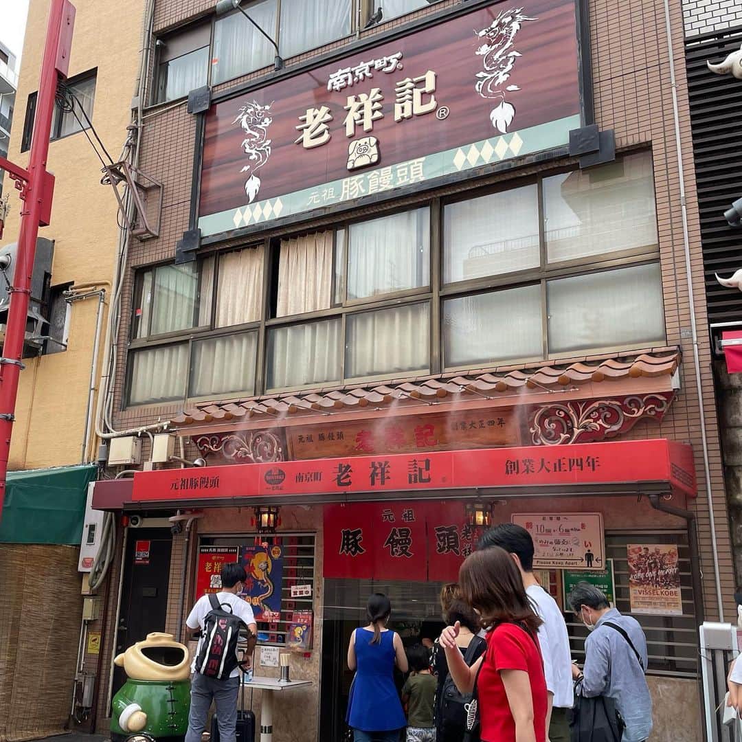 久松かおりさんのインスタグラム写真 - (久松かおりInstagram)「. 久しぶりに南京町へ🫶 食べ歩きは楽しいな〜😊✨ 老祥記の豚饅おいしかった♡ . 久しぶりに横浜の中華街にも行きたいなぁ♪ . . . #神戸 #元町 #元町中華街 #元町グルメ #食べ歩き #老祥記 #followme」9月7日 21時20分 - hisamatsu_kaori