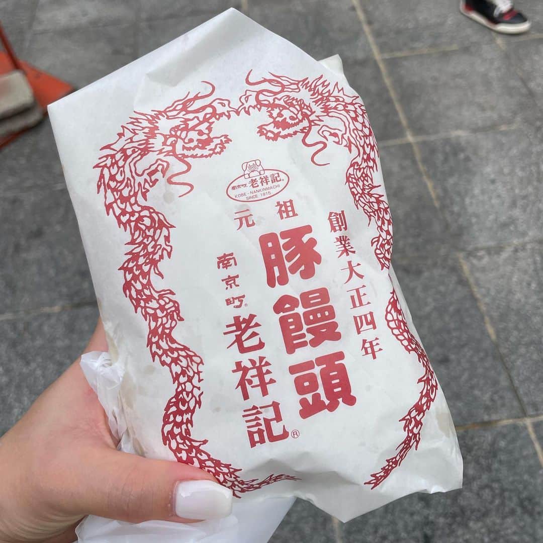 久松かおりさんのインスタグラム写真 - (久松かおりInstagram)「. 久しぶりに南京町へ🫶 食べ歩きは楽しいな〜😊✨ 老祥記の豚饅おいしかった♡ . 久しぶりに横浜の中華街にも行きたいなぁ♪ . . . #神戸 #元町 #元町中華街 #元町グルメ #食べ歩き #老祥記 #followme」9月7日 21時20分 - hisamatsu_kaori