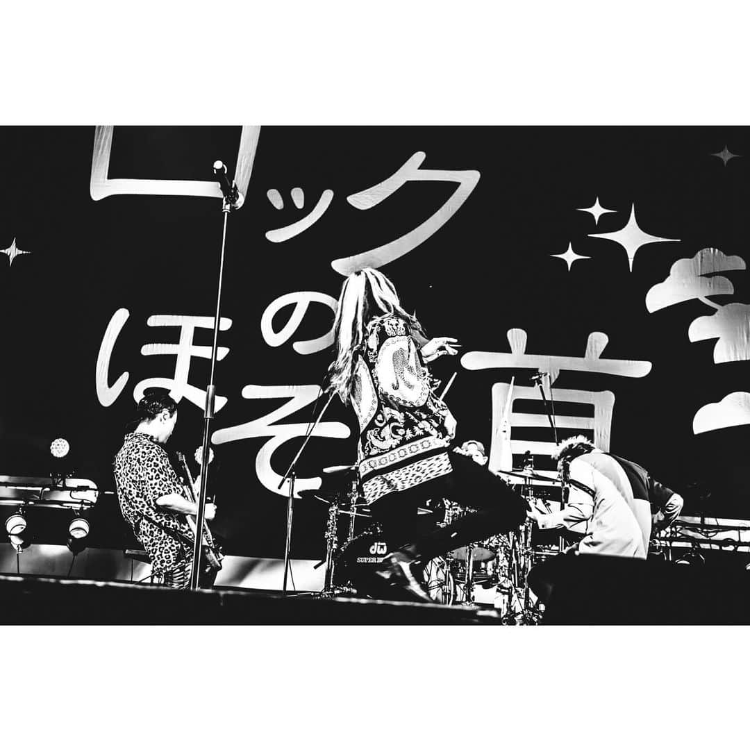 渋谷龍太さんのインスタグラム写真 - (渋谷龍太Instagram)「本日、仙台サンプラザホールにオンステージ。 スピッツ主催「ロックのほそ道」。  写真 @cazrowAoki  #スピッツ #spitz #仙台 #🌙 #superbeaver #🐩 #🦫」9月7日 21時34分 - gyakutarou