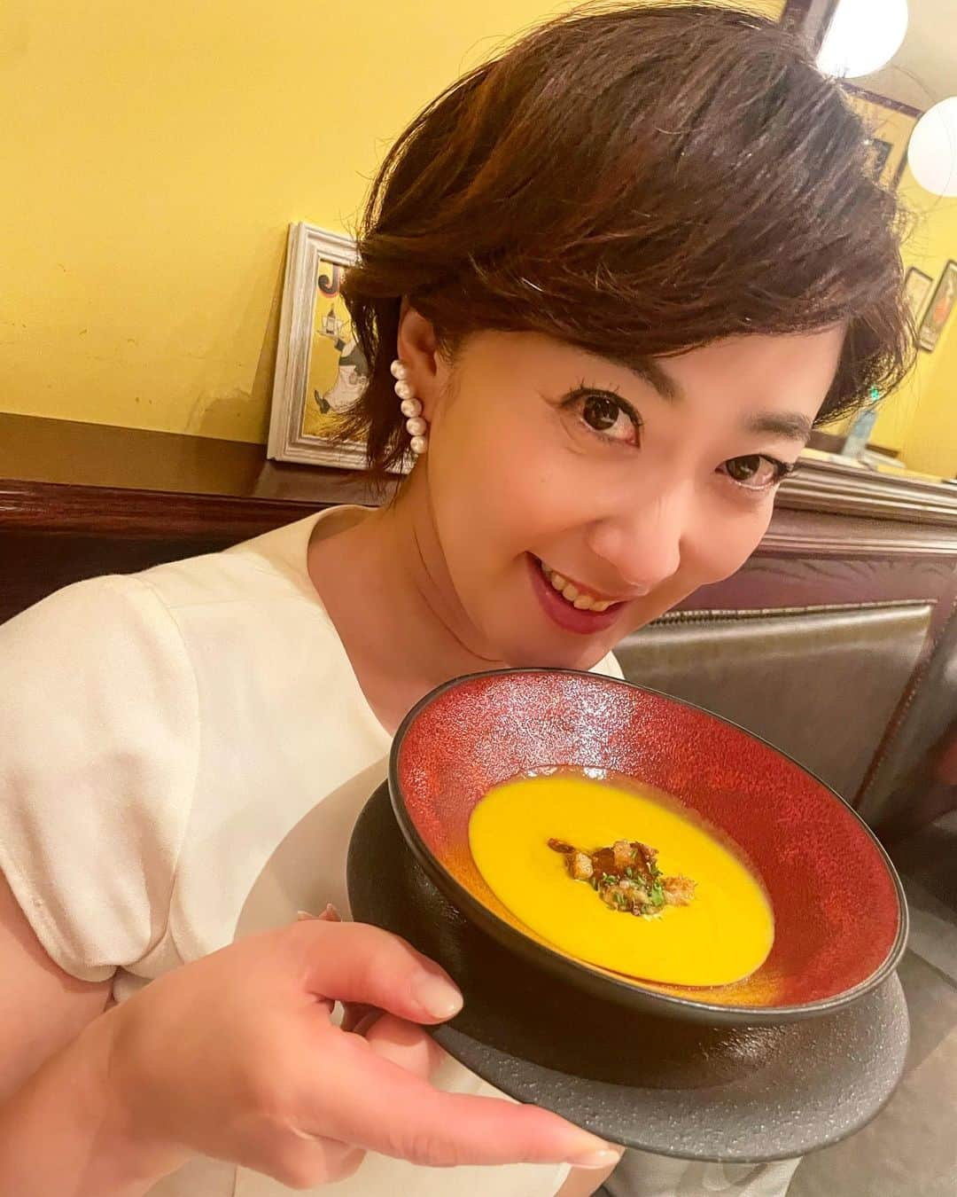 池尻和佳子さんのインスタグラム写真 - (池尻和佳子Instagram)「夏バテ気味の体に沁みるカボチャのスープ、最高に美味しかったです😍  来週、また台風くるのでしょうか。  #カボチャのスープ#ビストロ#ビックドール#夏バテ #気味#解消#シミル#フレンチ#スープ#娘も#大喜び #週末#頑張れそう#rkb#タダイマ#アナウンサー #池尻和佳子#明日は#木曜日#頑張ろう#台風#来ないで」9月7日 22時53分 - wakako_ikejiri_rkb