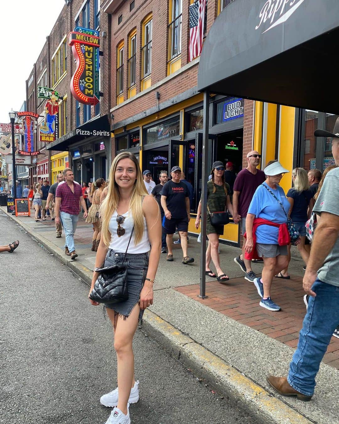 ミカエル・ミシェルのインスタグラム：「Nashville 🤠🥳🎺」