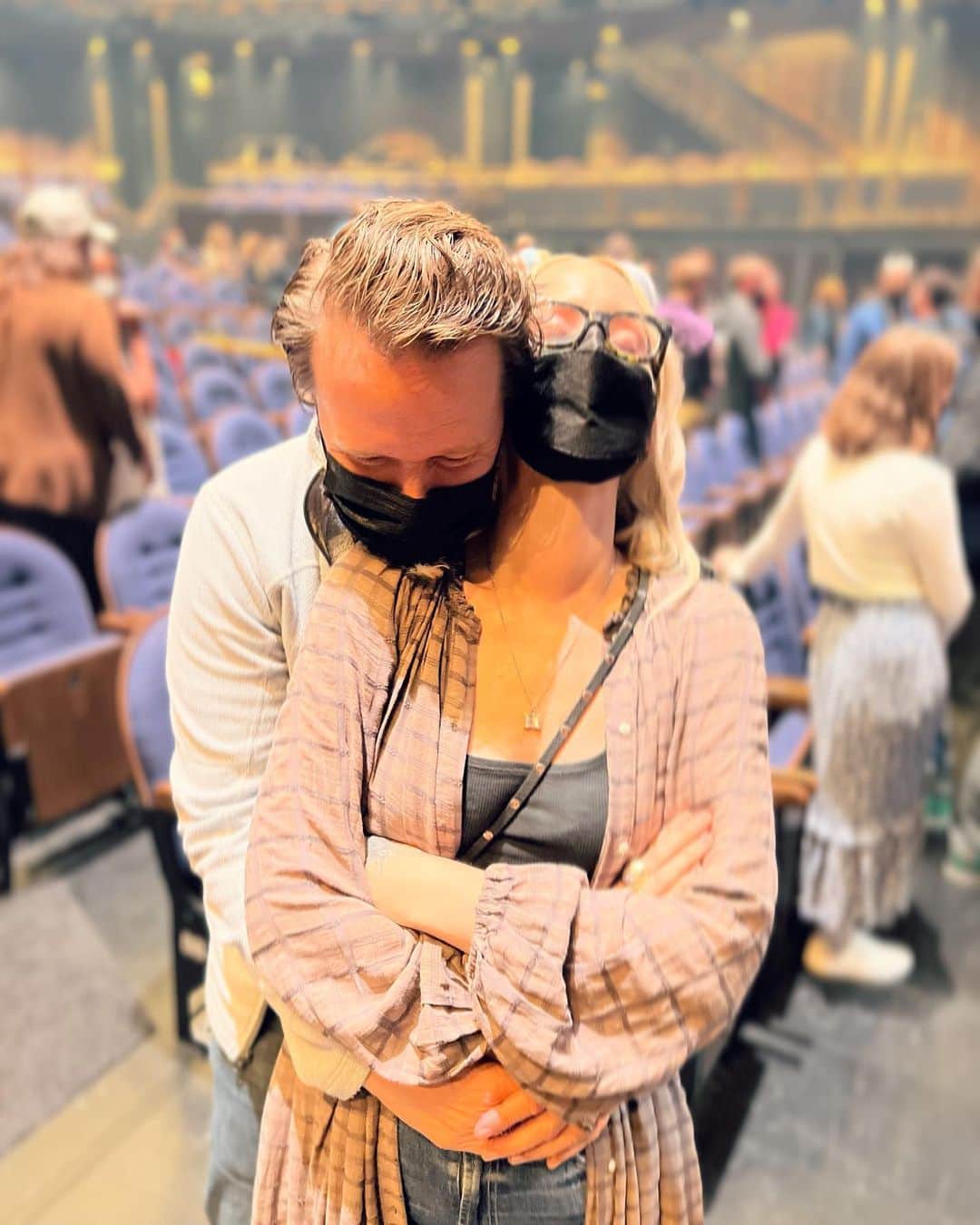 イングリッド・マイケルソンのインスタグラム：「Making a musical about great love and great loss is some hard soul shaking work. But having someone to lean your soul (and body) on makes it a little easier.」