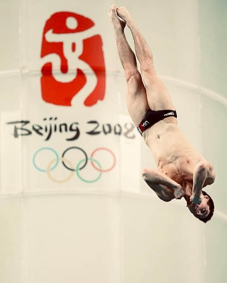 デービッド・ボウディアのインスタグラム：「What a ride it’s been! The time has to come to officially announce my retirement from the sport that has shown me so much.  . . Diving has provided so many things I never would have dreamt of being able to do. Yes, winning the Olympics is the most notable accolade and hearing my name as “Olympic Champion” still sends shivers up my spine at times, but even more than that, it was because of diving I found my purpose in life: “to glorify God and enjoy him forever.”  . . It’s with great contentment and excitement, I close this chapter and move on to the next. You always hear people say you’ll know when it’s time to hang it up and I never really believed that. I do now. I took my final dive at Olympic Trials in 2021 and the following months were rough. But ever since that dive, not once have I had a feeling of “I need to get back in”. As many of you know, I am coaching along side Adam Soldati at Purdue University and I couldn’t be more eager to continue to learn from one of the best. I look forward to continuing to be immersed in the diving world as a coach and see what the next chapter holds. Eyes set for Paris 2024, just in a new role!  . . Finally, as I eluded to in my post after Trials last year, there are so many people to thank that it’s almost impossible to do without missing anyone. So for that, I will say thank you to you (and say it in person when I see you!) 📸: @gettysport」