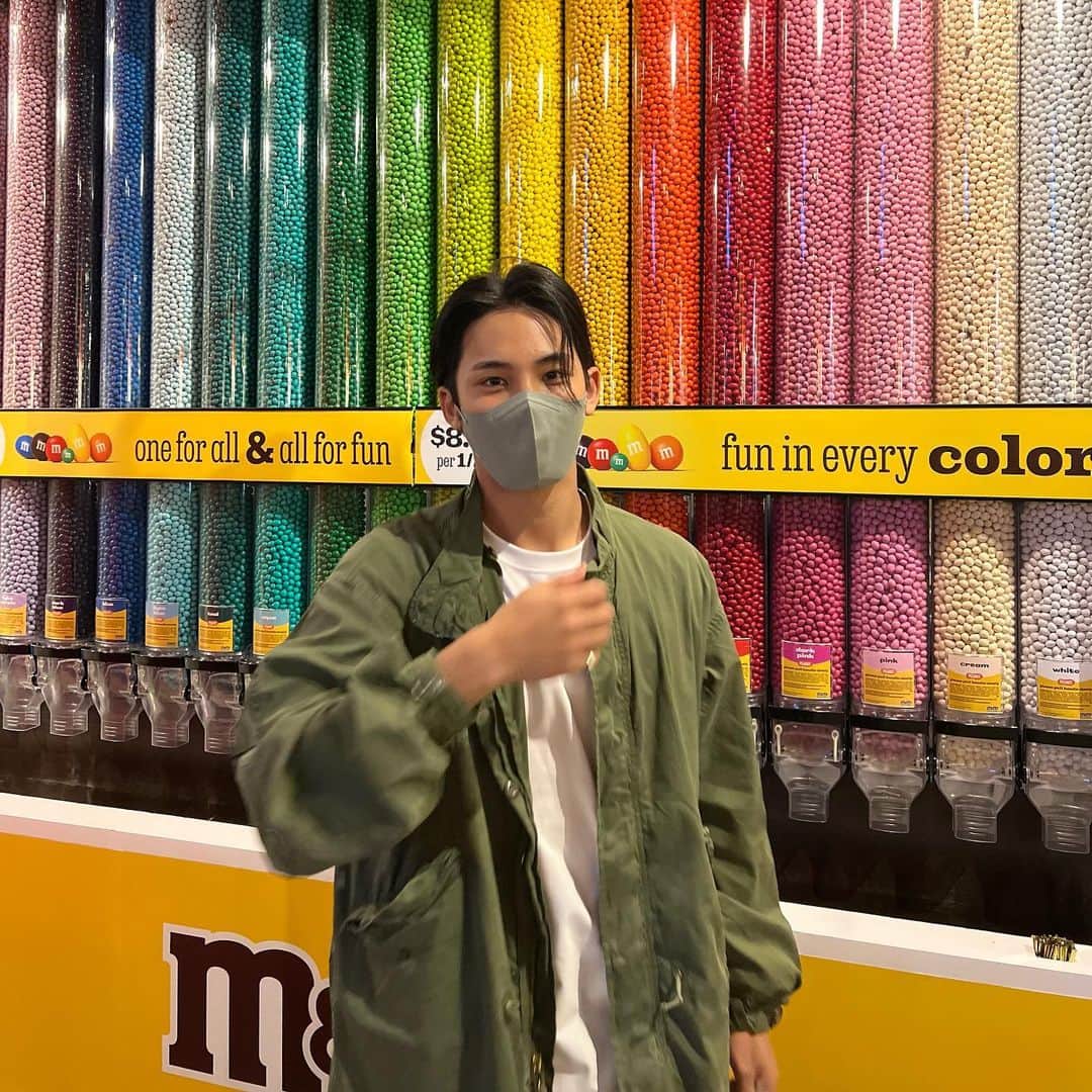 ミンギュのインスタグラム：「❤️💛💚💙💜」