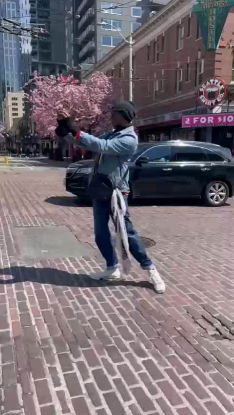 J・アレキサンダーのインスタグラム：「GoodMorning Afternoon and Evening friends and fans just posing midweek in Seattle #publicmarketcenter before the #Part1 @pushfordreams gala  Thanks @drtimmiefoster @trishtanw  @converse @rickowensonline @diesel @telfarglobal #Fashion #Denim #converse #antm #runway #jaywalk #jaywalking #catwalk #pose #posing #topmodel #seattle #seattlewashington #missj #missjay #missjalexander」