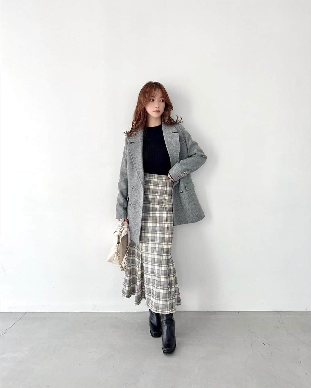 木田絵里香のインスタグラム：「. 指原莉乃さん着用のwebカタログ公開されました！✨ 私が着ているこちらのコーデも載っています🧥 . 全店舗とランウェイチャンネルにてメイキングムービー公開中！♡ . #resexxy#10thanniversary#リゼクシー」