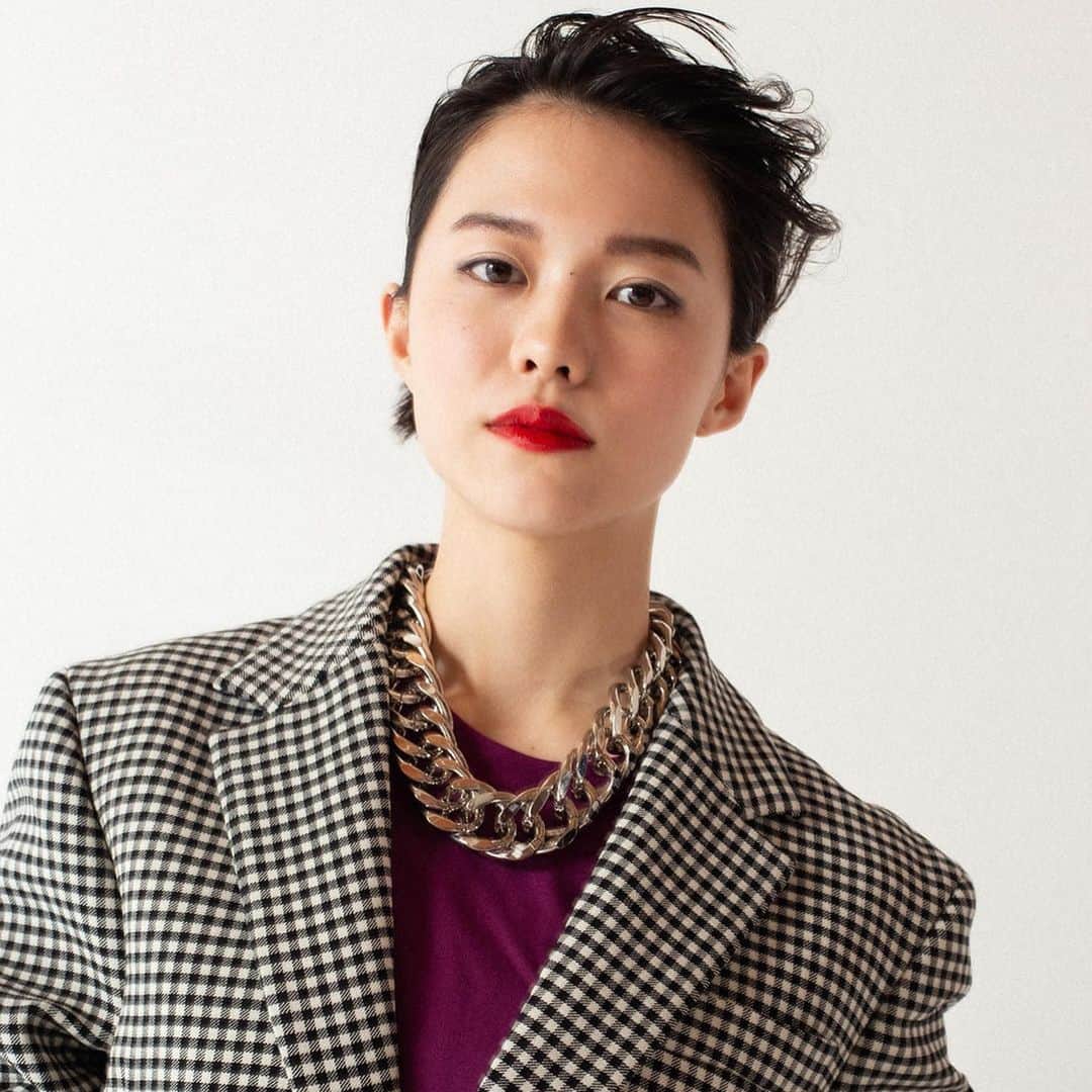 志田彩良のインスタグラム：「・ NYLONJAPAN「365ANNIVERSARY」 9月8日"俳優の日"  慣れない表情に 照れが込み上げたオフショットを添えて。笑 #nylonjapan #365anniversary」