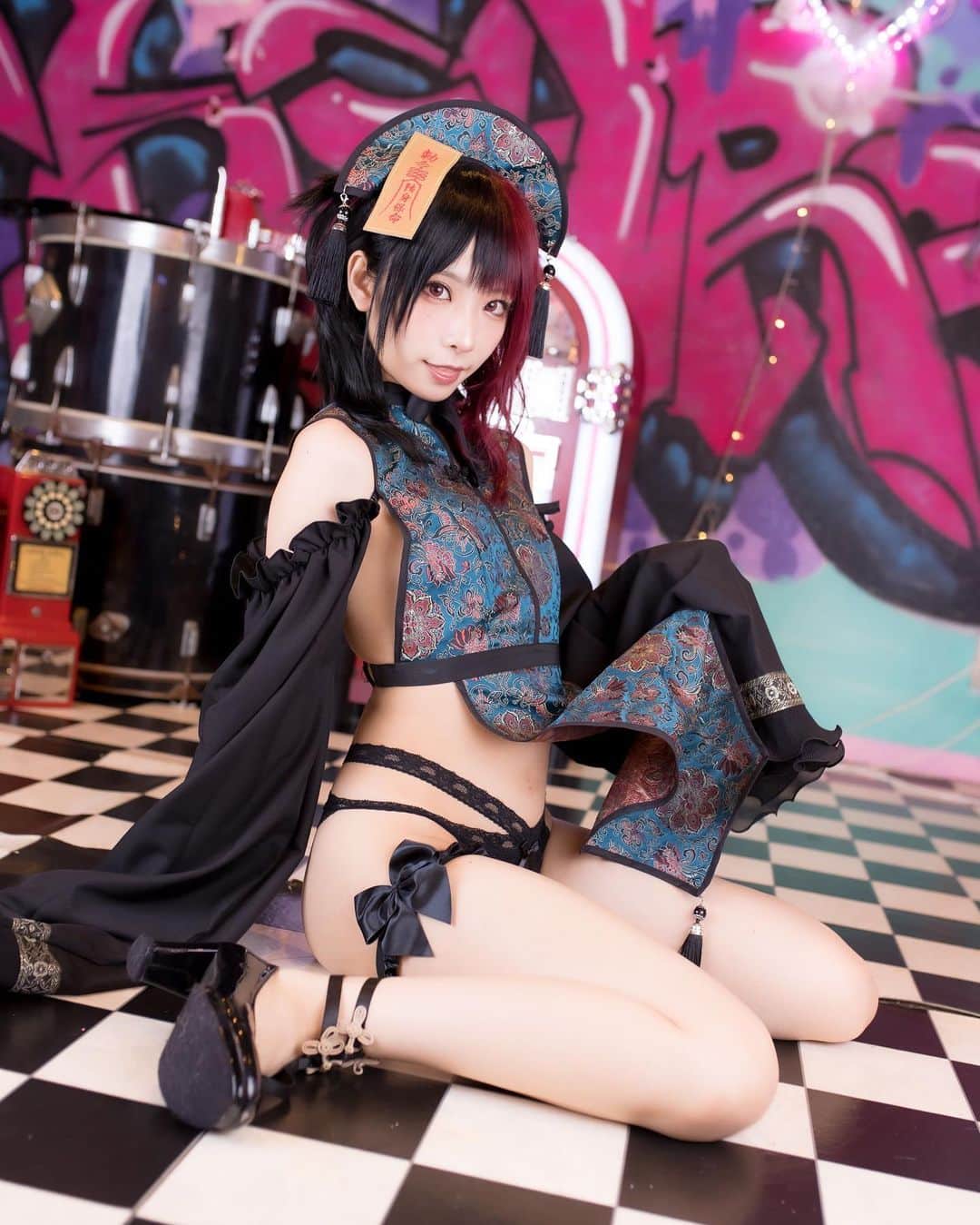 のインスタグラム：「👻  #cosplay #コスプレ #コスプレイヤー #cosplaygirls #selfie #gravure #キョンシー #キョンシーコスプレ」
