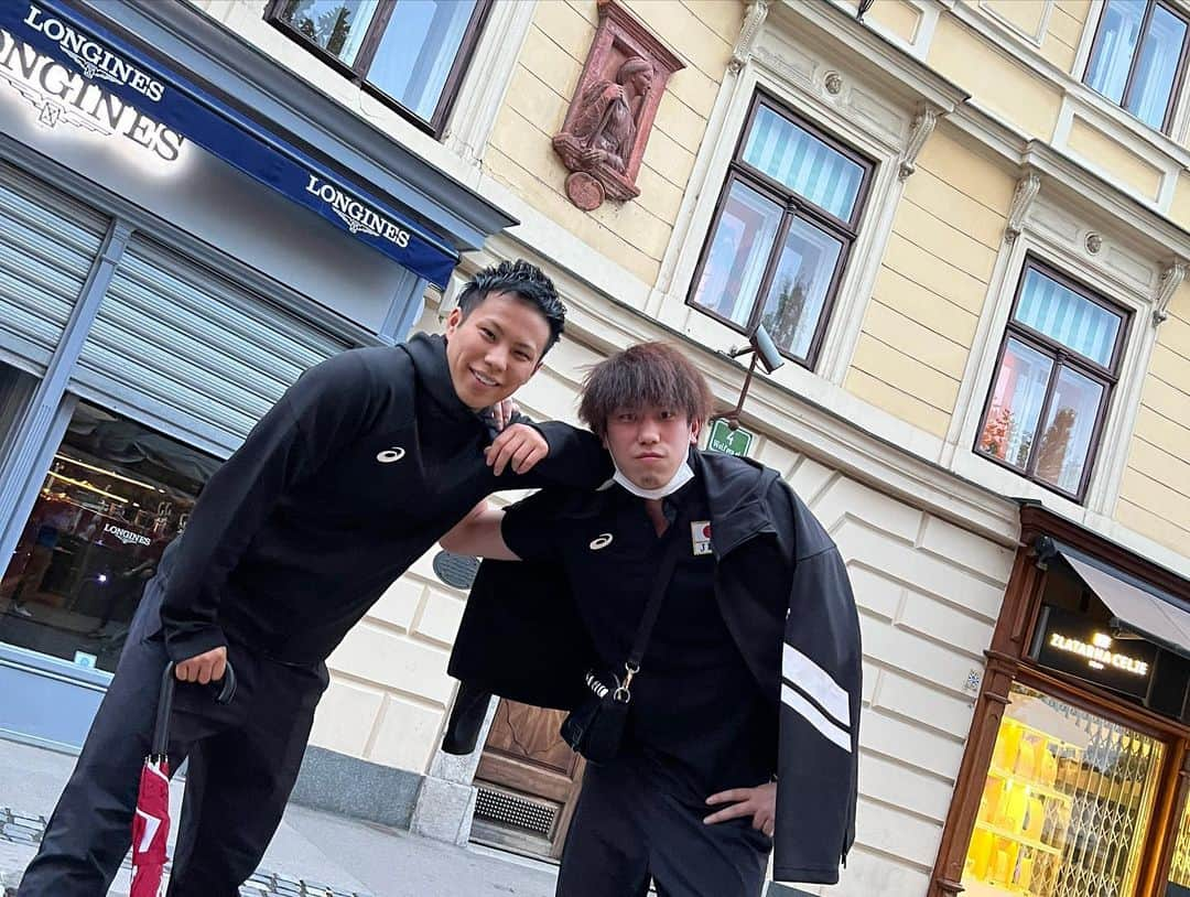 大宅真樹さんのインスタグラム写真 - (大宅真樹Instagram)「無事に帰国しました🇯🇵  世界選手権🏐🇸🇮  たくさんの応援ありがとうございました！  VNLから世界選手権までたくさん学ぶことができた代表シーズンでした。 次はVリーグで頑張ります！  遅くなりましが今シーズンもサントリーサンバーズで活動させていただきます。またキャプテンも継続となりました。少し休んでリーグ3連覇に向けてもう一度突っ走ろうと思います💪  #龍神nippon  #世界選手権 #世界バレー #サントリーサンバーズ」9月8日 22時23分 - ma_kn9