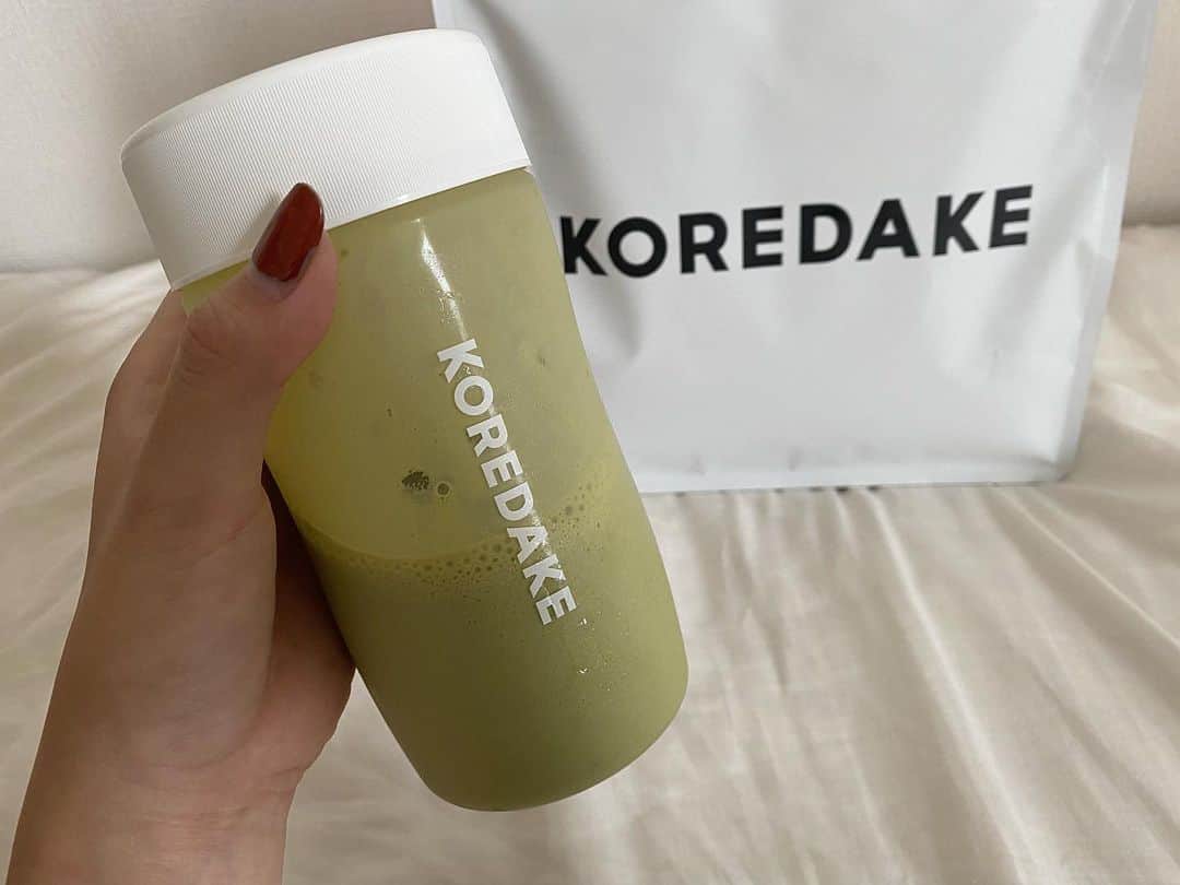 のインスタグラム：「. 3袋目の #KOREDAKE ☕️  ずっと飲んでみたかった大人気の抹茶味が 再販したのでゲットした🍃  甘くてほろ苦くて抹茶ラテみたいでおいしすぎる〜❤︎  クーポンもいただいたのでぜひ！ クーポンの利用で初回定期20%OFFになるよ〜 ━━━━━━━━━ 限定クーポンコード▼ 【 MISAKISAKAI 】 ━━━━━━━━━」
