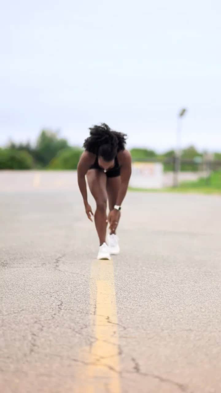 カミカ・ビンガムのインスタグラム：「Push harder than yesterday if you want a different tomorrow 💥  🎥: @saifslens   #mood #reels #motivation #running #black #igers #explorepage #strong #summer #fitness #fit #viral #oly #tiktok」