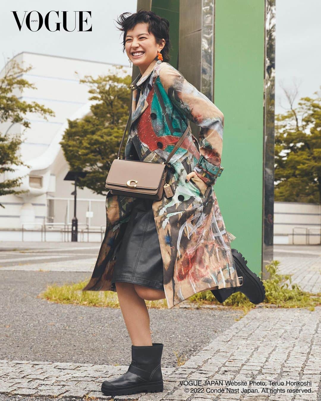 のインスタグラム：「🐒💛 @voguejapan ✖︎ @coach」