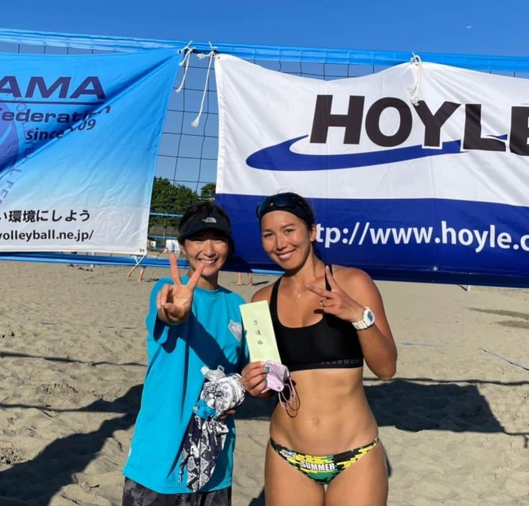 宮川紗麻亜のインスタグラム：「🌻 9月4日 YBVF HOYLE series オープン3 ビーチバレーボール大会 　準優勝🥈  初戦から激戦！笑 そして再度決勝で当たって砕け散る〜💔  この日もSUGYON&SUMMERのビーチバレースクールのお客様が応援に来て下さいました📣 ありがとうございました😊写真撮り忘れ〜  大会関係者・スタッフの皆々様、ありがとうございました。  チカ、今大会もありがとう🤞❤️ 珍しくハートの写真じゃないかも〜！笑 2枚目の写真…笑   #YBVF #ビーチバレーボール大会 #横浜海の公園 #八景島 #beachvolleyball #ビーチバレー #volleyball #バレーボール #배구선수 #비치발리볼 #바다 #athlete #womenathlete  #summermiyagawa #宮川紗麻亜」