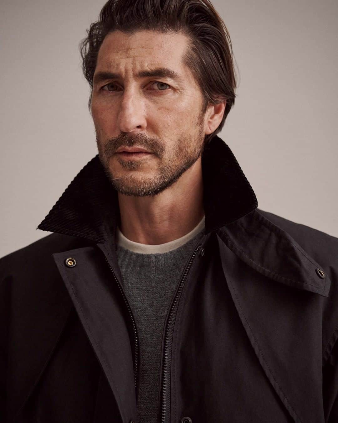 のインスタグラム：「Our Iconic Drywax Short Coat  The updated, slimmer-fit Short Coat is derived from the Riding Coat and made from water-repellent Weatherall365 fabric with a drywax finish.   Shop the Collection via link in bio  #DrizaBone」