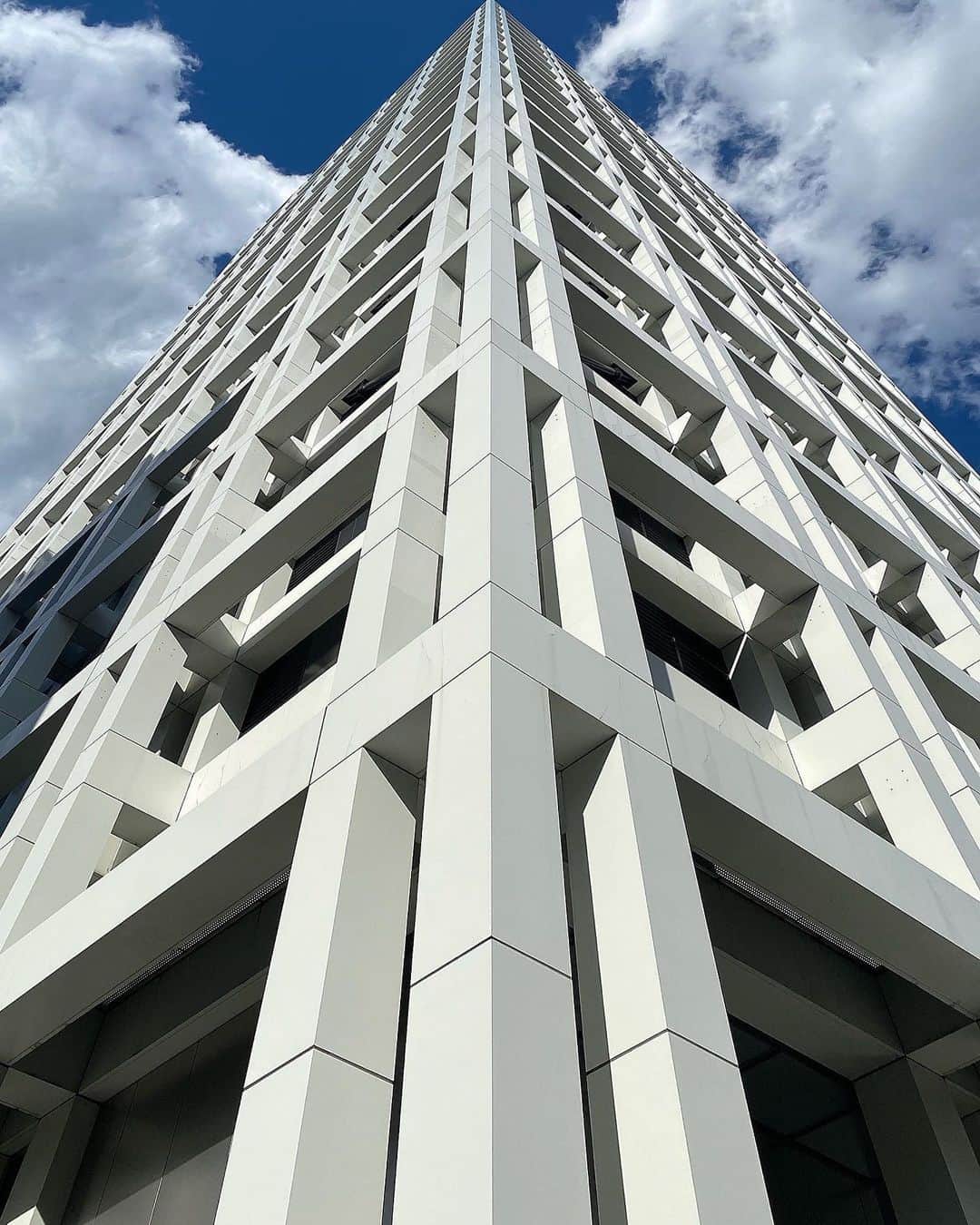 uoriのインスタグラム：「#archilovers  #igersjp  #tv_leadinglines  #rsa_streetview  #instagramjapan  #lookingup_architecture  #art_chitecture_  #rustlord_archdesign  #minimal_lookup  #Sky_High_Architecture  #icu_architecture  #excellent_structure  #skyscraping_architecture  #diagonal_symmetry  #tv_buildings  #cool_pointy_things  #indies_minimal  #rsa_symmetrical  #drugougleb  #ShotoniPhone #1_unlimited  #rustlord_unity  #structure_bestshots  #raw_architecture #archi_focus_on  #archi_unlimited #gf_architecture」