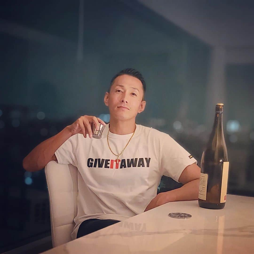 黒石高大のインスタグラム：「今日誕生日なんだー オレ36才になりました  しっかりおじさんじゃんビビるよ(笑) 昨日誕生日になる瞬間 インスタライブやってたんだけど おめでとういっぱい言ってもらえて 嬉しかったー  いくつになっても嬉しいもんだね 素敵に歳重ねられるよーに精進します 今後とも よろしくお願いします」