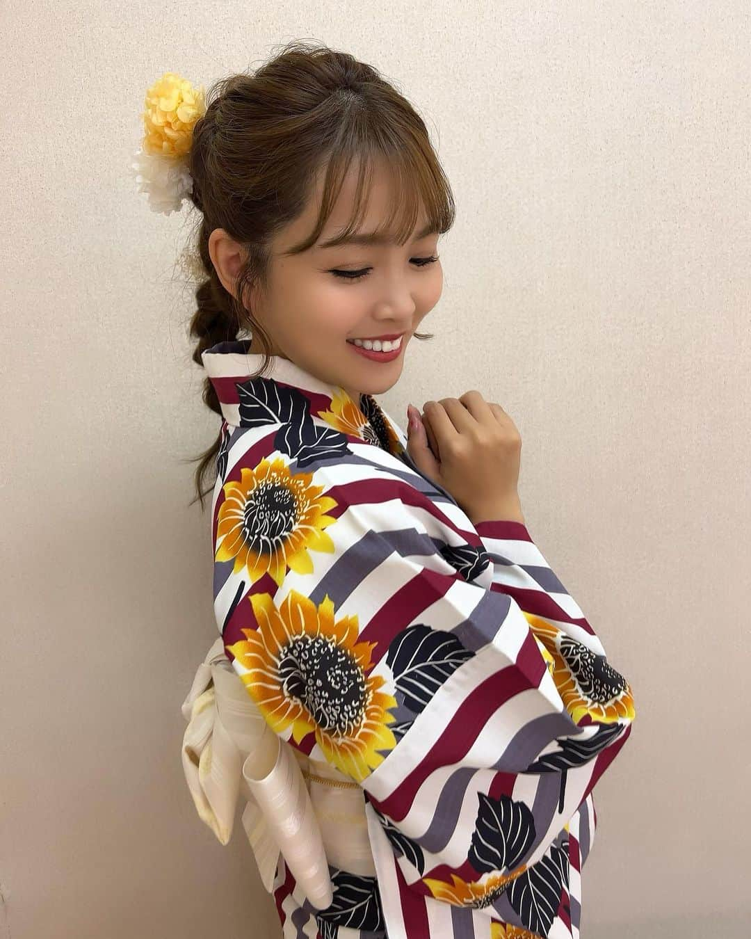 河内麻沙美さんのインスタグラム写真 - (河内麻沙美Instagram)「#ファッションショー 🏮👘 ． ． @321inc 夏祭りでの浴衣はひまわり🌻浴衣でとっても可愛かった😍✨ そしてたくさんの提灯も本当にありがとうございます🏮 ． たくさんのライバーちゃんとも会えて楽しかった＆嬉しかったなぁ🥰 来年はもっと大きなステージになる💓 来年も立てますように…🙏❤️ ． 頑張ろうっ(๑•̀ㅂ•́)و✧ ． #浴衣#ひまわり#321#ライバー#ママライバー#２児のママ#提灯#ポコチ#321夏祭り#夏祭り」9月8日 18時19分 - masamikouchi