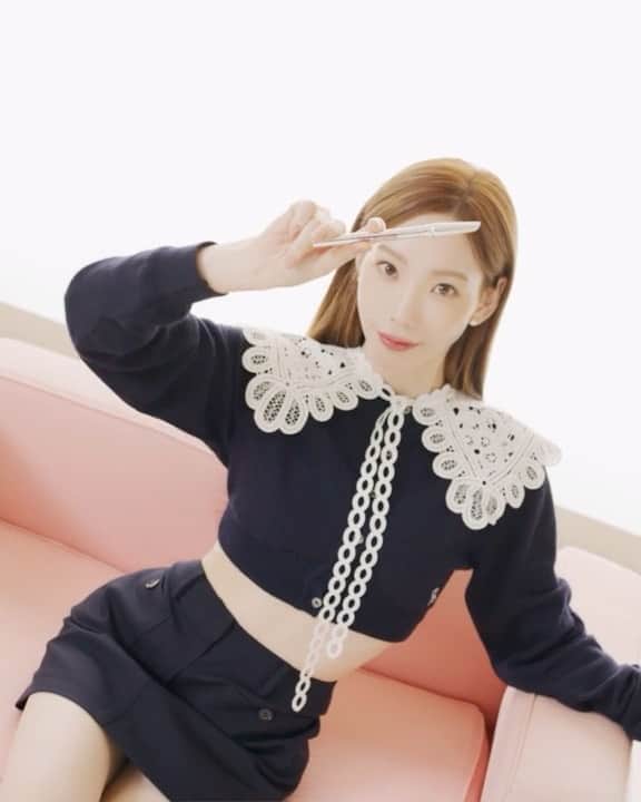 テヨン のインスタグラム：「NEW 𝘈𝘭𝘸𝘢𝘺𝘴 𝘙𝘦𝘢𝘥𝘺 𝘉𝘳𝘰𝘸 𝘗𝘦𝘯𝘤𝘪𝘭 !! 🥹 베네피트의 자랑💜 나의 자랑 베네피트💜💄 @benefitcosmeticskorea」