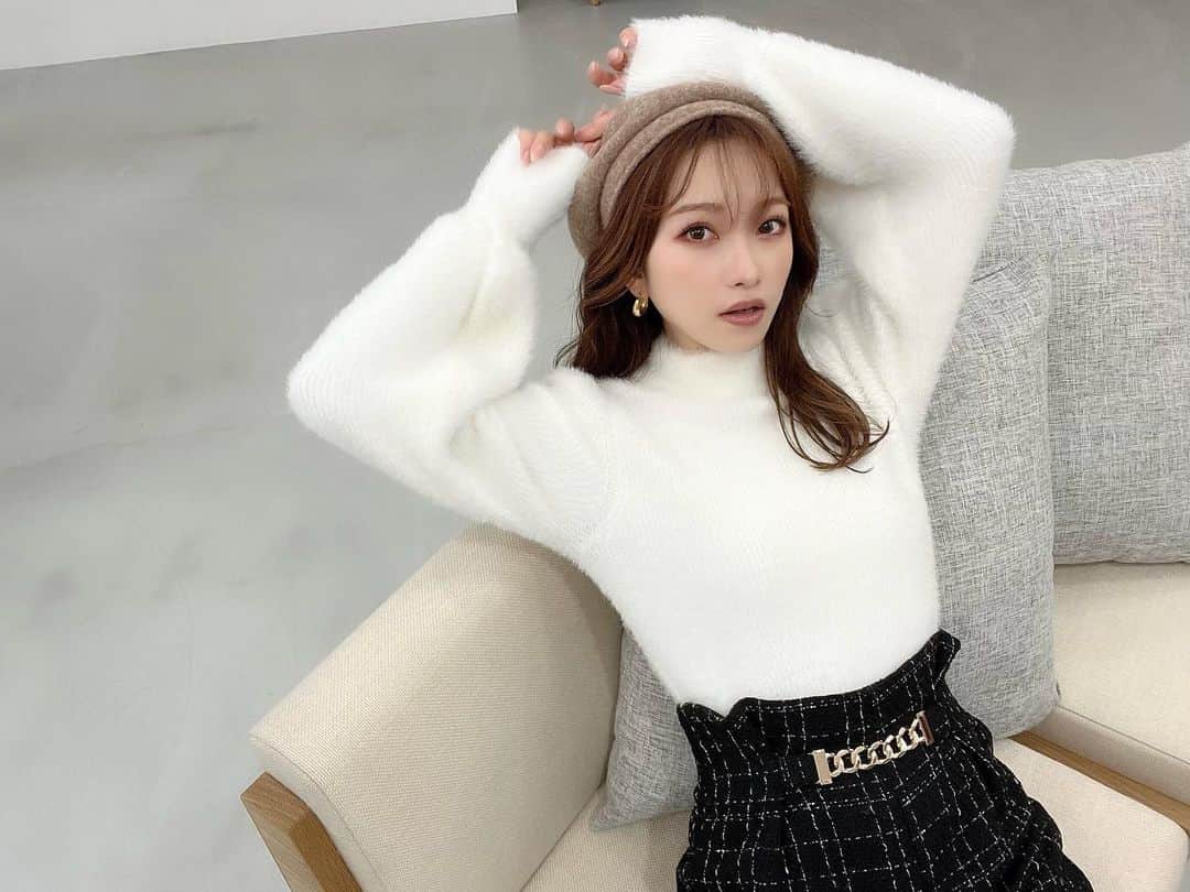 木田絵里香のインスタグラム：「. 🐏🥚🥛💭🤍 . #ニット#秋コーデ」
