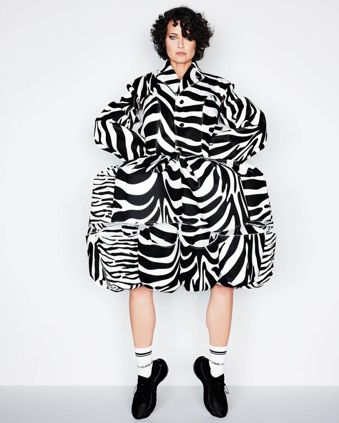 Jed Rootのインスタグラム：「@wmag 50th Anniversary Issue  Shot by @michaelthompsonstudio  Editor-in-Chief and Stylist: @saramoonves  Senior Style Editor: @Aaalliata Model: @shalomharlow Hair: @EugeneSouleiman  Makeup: @JamesKaliardos Manicure: @YukoTsuchihashi  Writer: @JennyComita Casting: @emperor.lee」