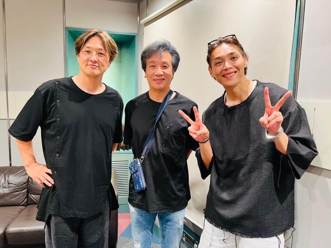 前川清さんのインスタグラム写真 - (前川清Instagram)「東京ファンクラブイベント終了後、 純烈さんとのラジオ📻収録に 向かった前川さん。  観音温泉 presents 純烈の観音ルンルン・モー烈ラジオ！ 10月のマンスリーゲストとして、おじゃましております。  毎週火曜17時50分〜18時OnAir 是非お聴きください👂  #前川清 #純烈 さん #ラジオ収録 #どんなお話聞けるかな  #お楽しみに❤️」9月8日 21時40分 - maekiyoinsta