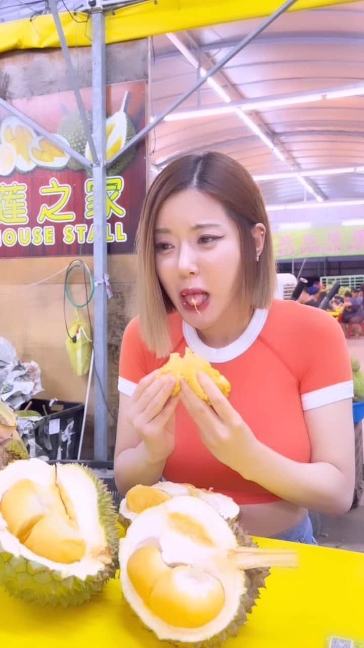 Dj Sodaのインスタグラム：「두리안 먹방 실패…🥺🥺 Durian mukbang gagal 😭😭」