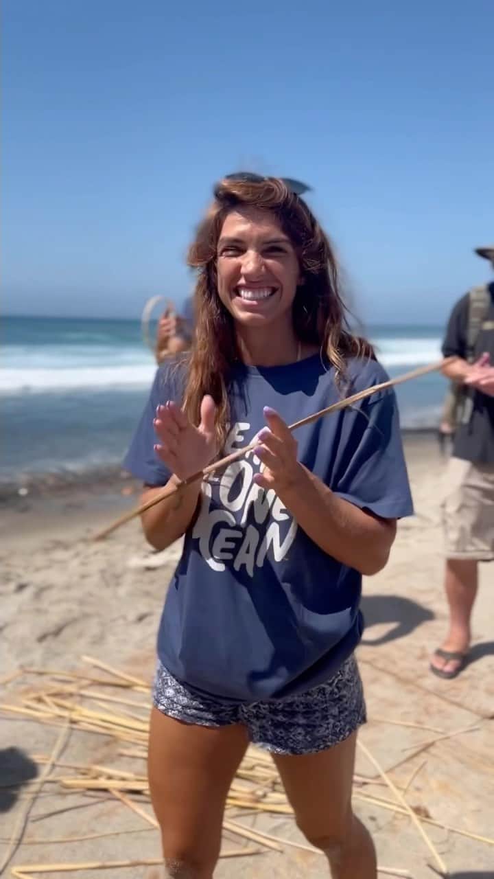 マッケンジー・ダーンのインスタグラム：「What a great time at the @wsl finals in Trestles! I am stoked to be here and work with We Are One Ocean to learn the native ways ! Enjoying this great event with awesome surf!」