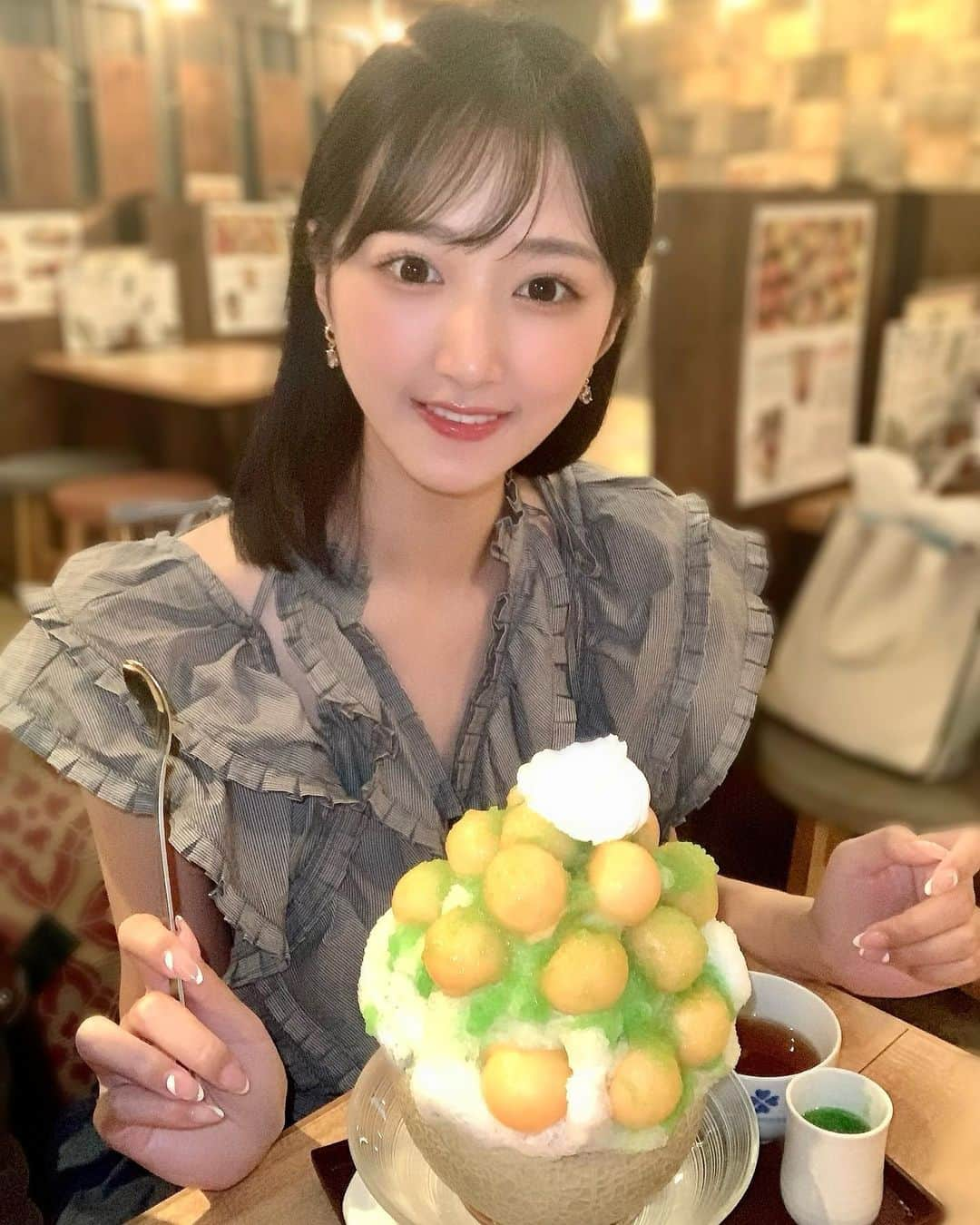 川瀬もえさんのインスタグラム写真 - (川瀬もえInstagram)「おはよう☀夏が終わる前にメロンのかき氷食べたよ🍈  #1日1川瀬」9月9日 5時48分 - kawasemoe