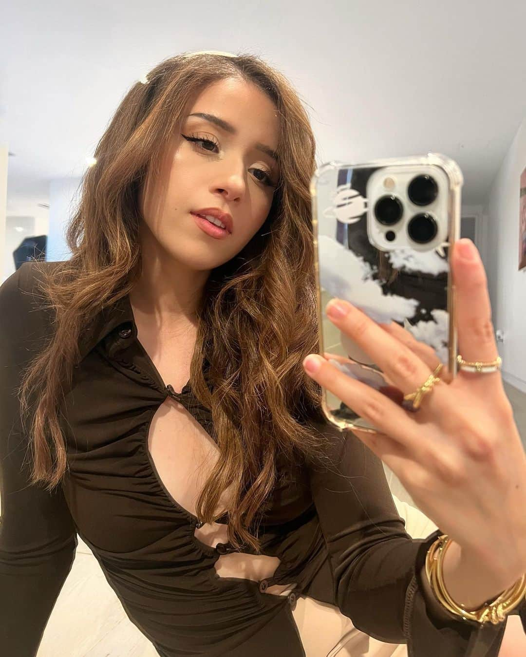 Pokimaneのインスタグラム：「i could be a better boyfriend than him 🫶🏻」