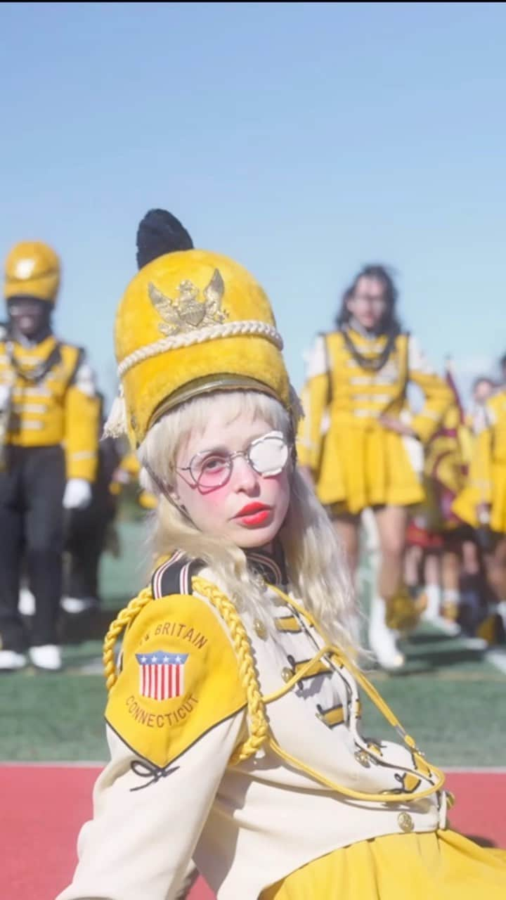 ペティート・メラーのインスタグラム：「Music videos allow me to create realities I can live in. Realities where I can cry out and sing at the same time…   Directed by the great @explosivedevice 🎩  Watch ‘The Drummer’ on @vmagazine now. #petitemeller #musicvideo #peacepop #vmagazine Directed by @explosivedevice」