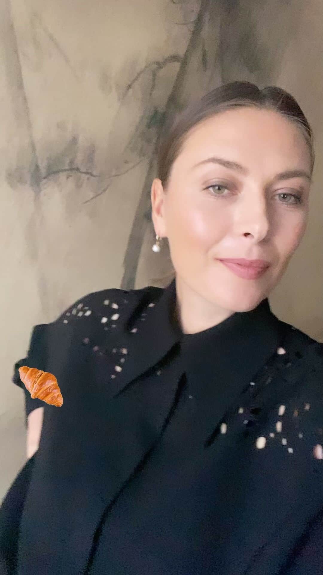 マリア・シャラポワのインスタグラム：「Paris 🥐 Besides munching on croissants, I’ll be in town speaking at @binance Blockchain Week on Sep 15th. Ticket link on my story. Use #BinanceSharapova for 80% off」