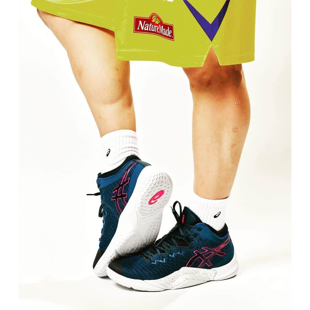 のインスタグラム：「ネイビー×ピンク👟 #unprears #asicsbasketball」