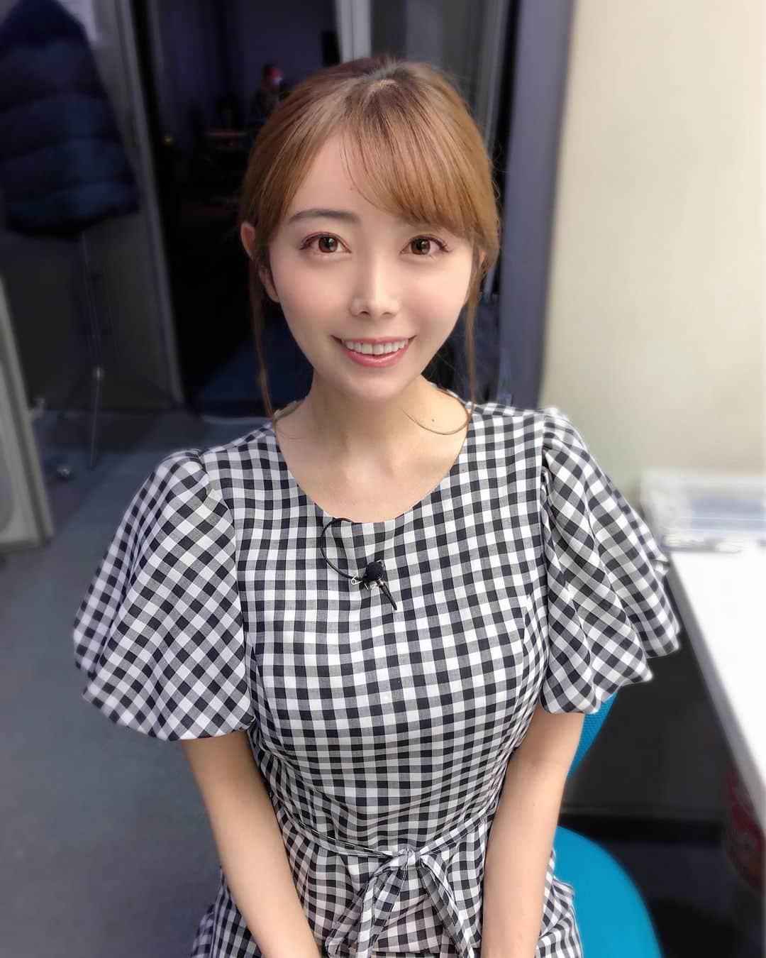 のインスタグラム：「まもなくバリバズです✨ 今日は、アップスタイルにしてもらいました😊  #rkb毎日放送 #タダイマ！ #バリバズ #アナウンサー #辻満里奈 #アップスタイル」