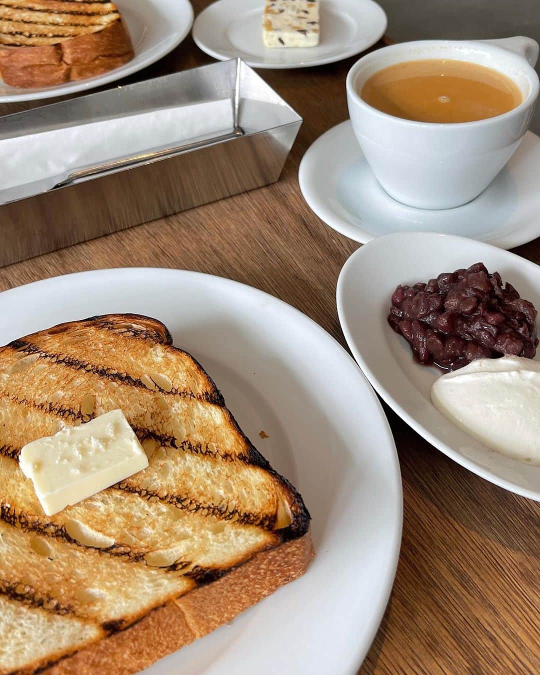 のインスタグラム：「morning☁️ 久しぶりに来たけどやはり美味しい🍞 子なしなのでゆっくりできましたが お迎えしてから習い事やらでバタバタ😅」
