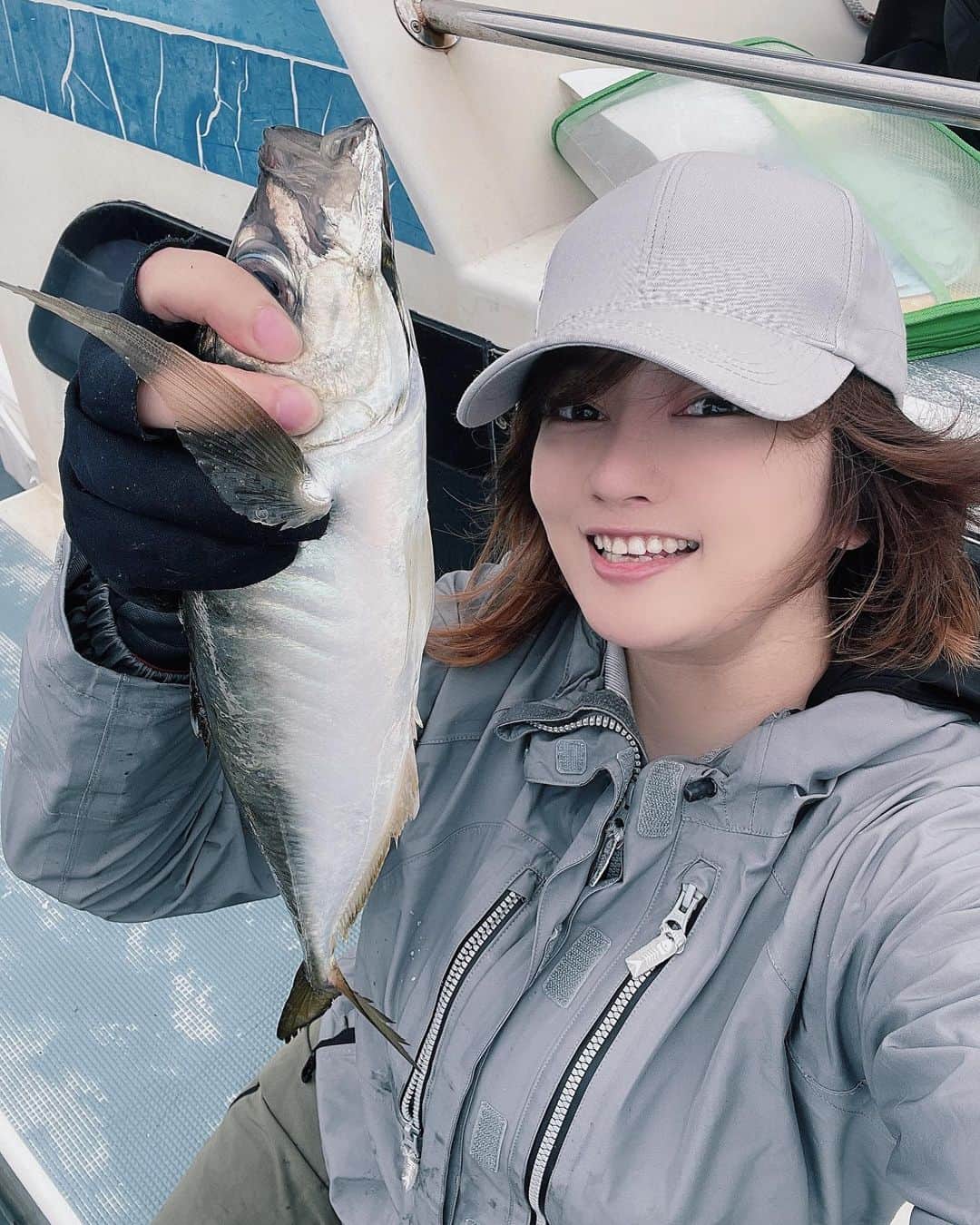 多田あさみのインスタグラム：「人生で一番大きなアジです  40cm オーバー  #釣り　#釣りガール　#でも釣りに来たのは太刀魚」