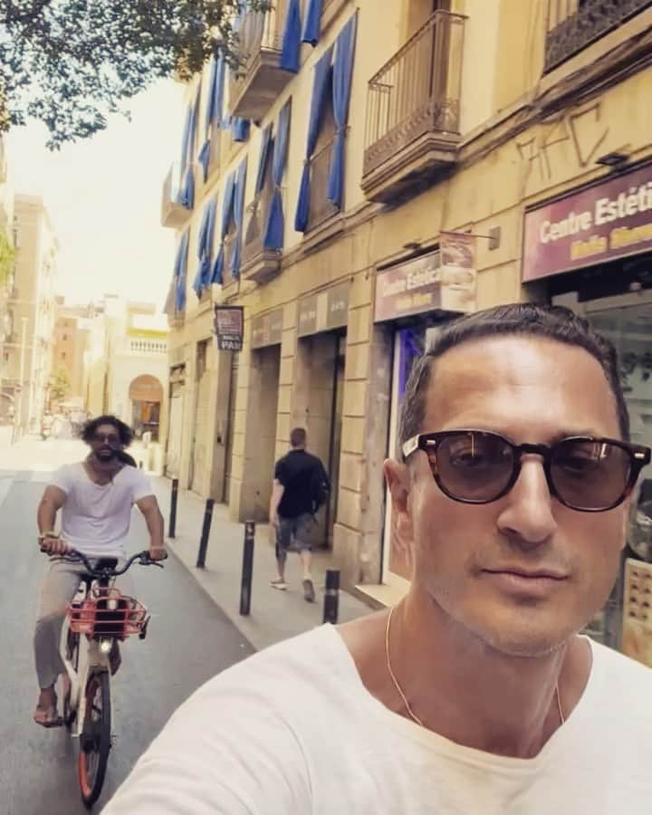 サッシャ・ロイズのインスタグラム：「Beguiling Barcelona. July ‘22」