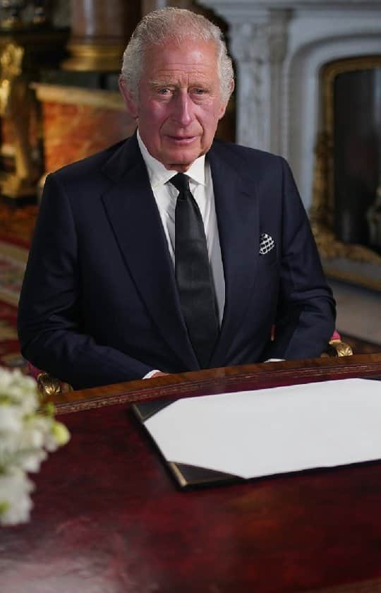 ロイヤル・ファミリーのインスタグラム：「“Queen Elizabeth's was a life well lived; a promise with destiny kept and she is mourned most deeply in her passing. That promise of lifelong service I renew to you all today.”  His Majesty The King addresses the Nation and the Commonwealth.」