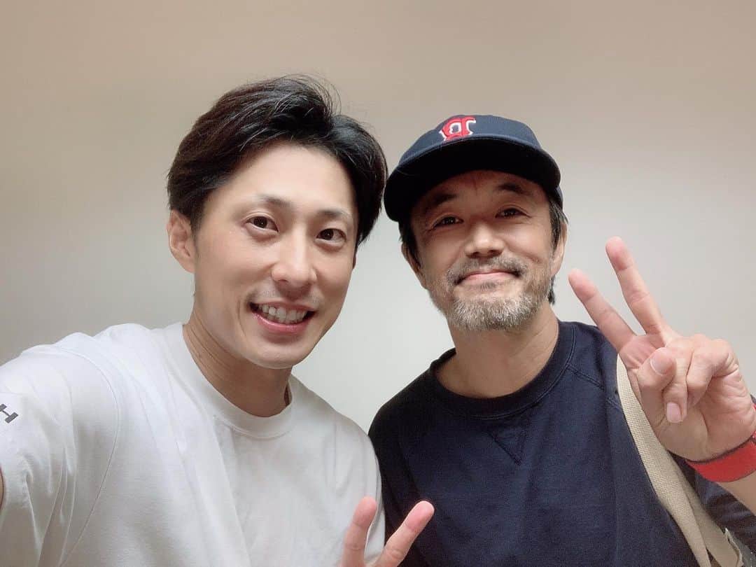小笠原健のインスタグラム：「舞台WORLD  あと２日です‼️  兄貴、金山一彦さんと‼️  あと３公演  丁寧に届けます‼️」