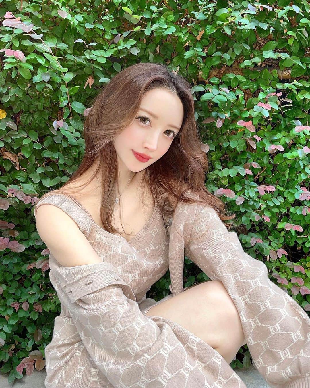 蘭子のインスタグラム：「👗 @darich_official  . セットアップかわいしゅぎる💓 他にもトップスとブーツ2色買いしました👢 . 最近はネットショッピングばかりだけど やっぱり店頭でお買い物するのも 気分上がるし楽しいよね💕 自分の機嫌は自分でとってこ❤️‍🔥 . (2枚目、逆光補正したら別人になりました😂) . .  #darich#darichコーデ#今日のコーデ #きょコ #新宿ランチ#渋谷カフェ#渋谷ランチ#渋谷スイーツ #原宿カフェ#原宿ランチ#表参道グルメ#カフェ巡り#カフェ巡り東京#カフェ好きな人と繋がりたい#カフェ部#東京カフェ#東京カフェ巡り#映えスポット　#カフェ活 #渋谷ランチ #カフェランチ #東京グルメ #カフェスタグラム #グルメ#グルメ好きな人と繋がりたい #グルメスタグラム #グルメ女子 #グルメ部」