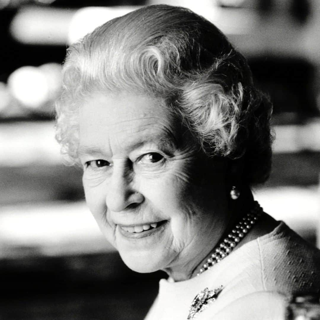 ギーブス&ホークスのインスタグラム：「Gieves & Hawkes expresses its deepest sadness on the death of Her Majesty the Queen.  We are grateful to Her Majesty for a lifetime of devoted service and were privileged to have served her household throughout her life.」