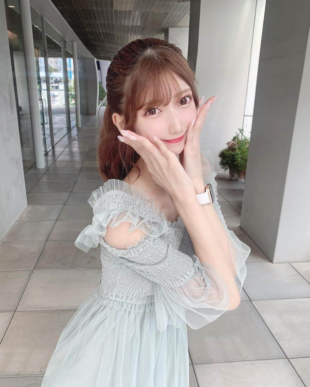 山広美保子さんのインスタグラム写真 - (山広美保子Instagram)「ぎゅ💚 . . . . .  #夏服 #夏 #summer #snidel #スカート #ワンピース #ワンピースコーデ #ロングワンピース  #白 #緑 #グリーン  #夏コーデ  #私服 #全身 #全身コーデ #アイドル #idola #lucu #cantik #ไอดอล  #follow #フォロワー募集中 #いいね返し #乃木坂46 #乃木坂46好きな人と繋がりたい #大人 #大人女子 #大人女子コーデ #美脚 #撮影」9月9日 20時50分 - yamahiromihoko